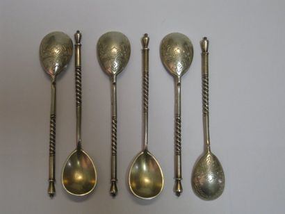 SIX CUILLERS A MOKA en argent et vermeil,...