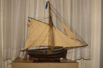 Maquette de cotre corsaire sous voile en...