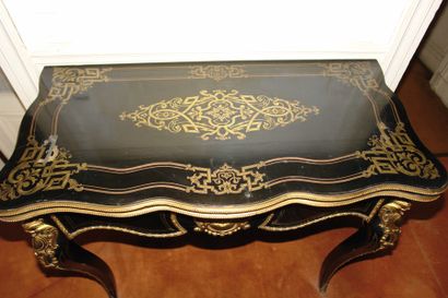 Table a jeux de forme mouvementée, à plateau...