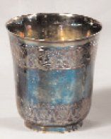 Ancien gobelet en argent. Poinçon du Maître...
