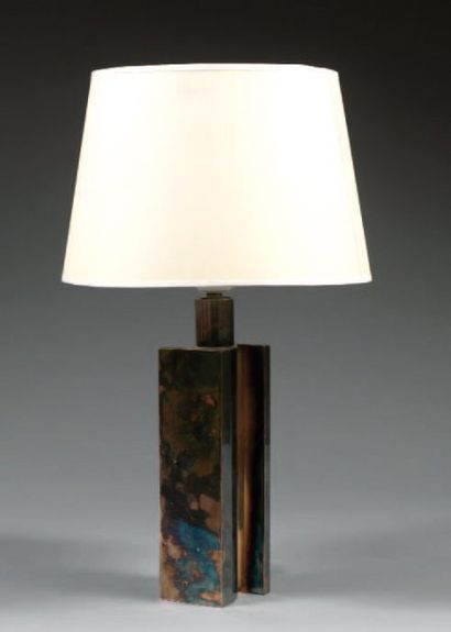 Lampe de table, fût en bronze argenté à découpe...