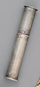 Etui à message en argent à section tonneau...