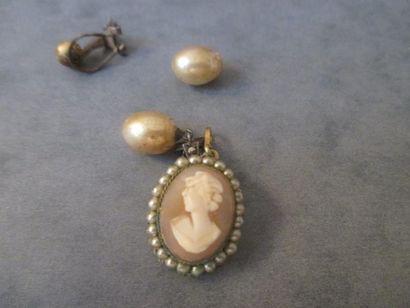 Bijoux fantaisies : paire de boucle d'oreille...