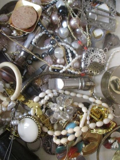 Lot de bijoux fantaisie