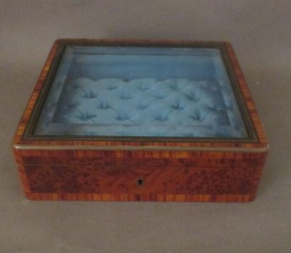 Coffret à bijoux en placage de bois et laiton,...