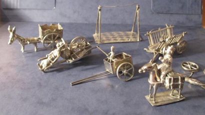 Lot en argent objets miniatures comprenant...
