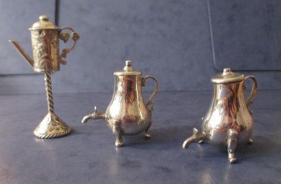 Lot en argent objets miniatures comprenant...