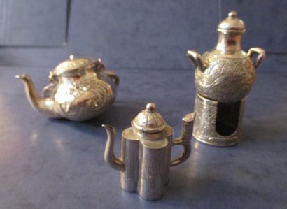Lot en argent objets miniatures comprenant...