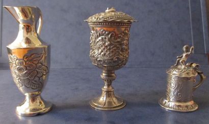 Lot en argent objets miniatures comprenant...
