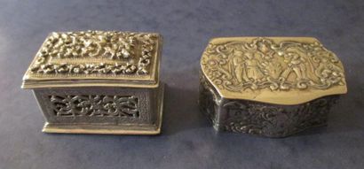 Une boite en argent rectangulaire en forme...
