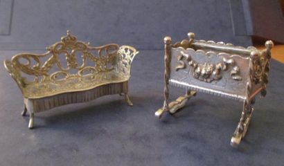 Canapé miniature en argent poids : 24.9 gr...