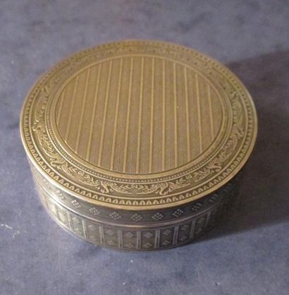 Boite ronde en argent guillauché, intérieur...
