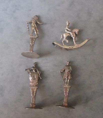 Lot en argent : trois portes-menus en forme...
