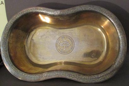 Bassin en argent, l'intérieur vermeillé de...