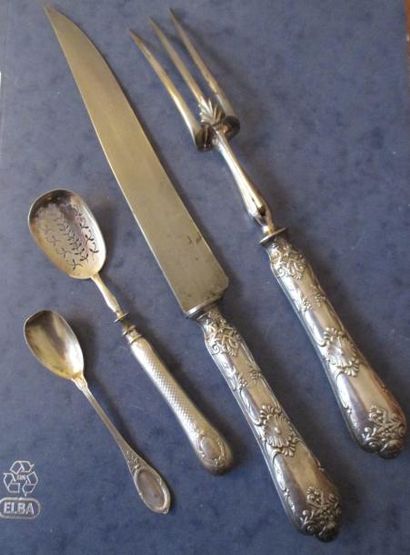 Lot : Service à découper manche en argent...