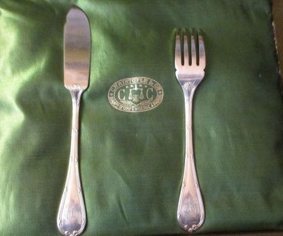 Partie de ménagère en métal argenté à filets...