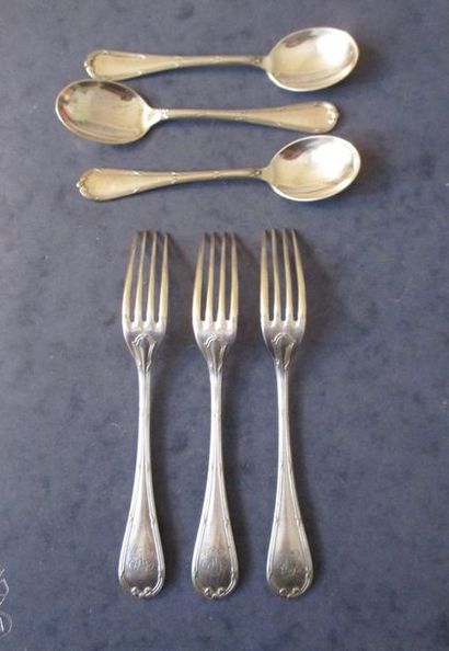 Partie de ménagère en métal argenté à filets...