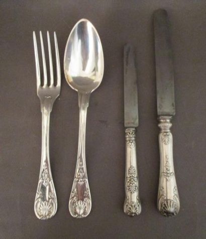 Partie de ménagère en argent et argent fourré...