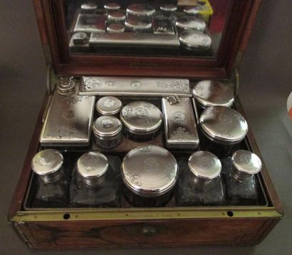 Nécessaire de toilettes en verre, monture...