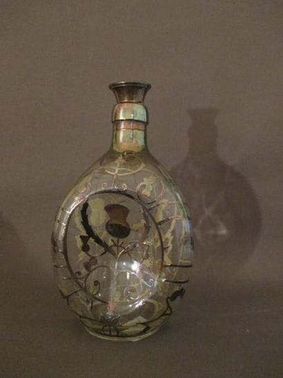 Bouteille de whisky JOHN HAIG en verre, monture...