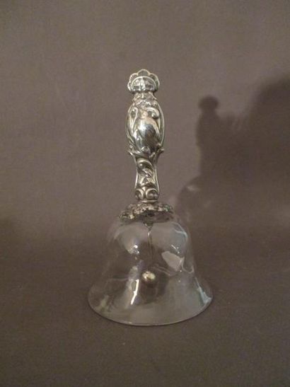 Clochette de table en cristal monture argent,...
