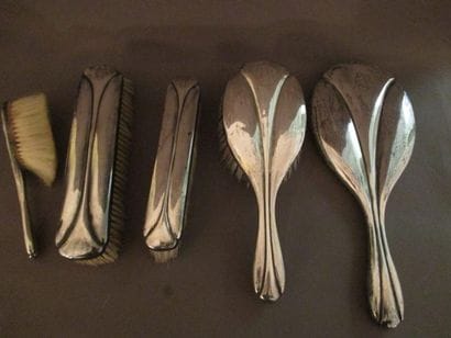Garniture de toilettes monture en argent...