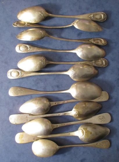 Ensemble de 12 petites cuillers en argent...