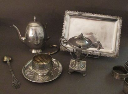Lot en argent comprenant : 

- monture de...