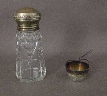 Saupoudreuse monture argent poids brut :...