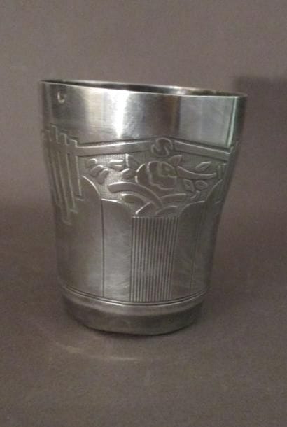 Timbale en argent gravée 