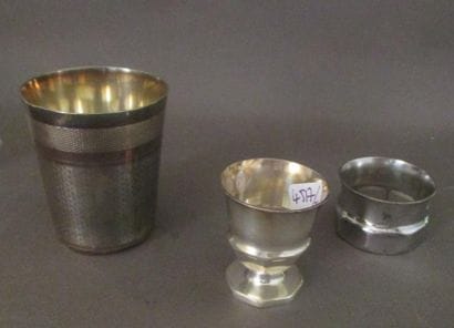 Timbale, coquetier et rond de serviette en...