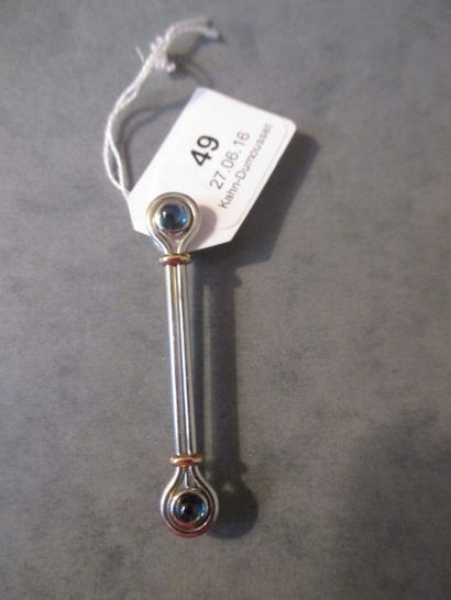 Une broche en platine (4.2 gr) et or jaune...