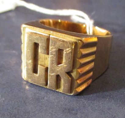 Chevalière en or jaune 18k chiffrée CR, pds...