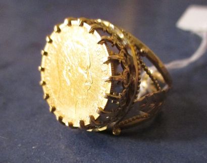 Bague en or jaune 18k ornée d'une pièce de...