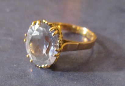 Bague en or jaune 18k ornée d'une pierre...