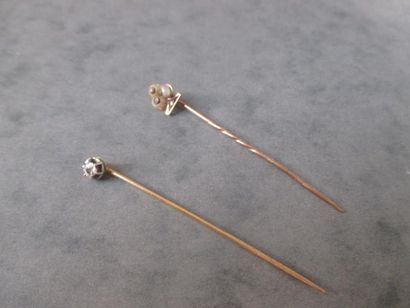 Lot : Epingle à cravate à décor de trèfle...
