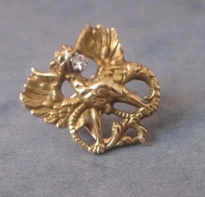 Coulant en or jaune 18 K à motif de dragon...