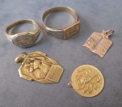 Lot en or jaune 18 k : chevalière poids 4.3...
