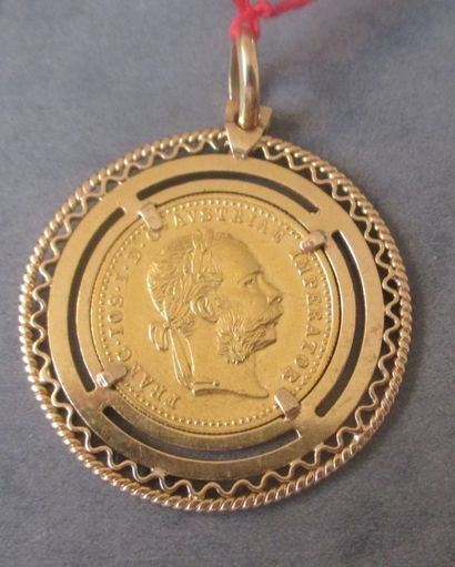 Pendentif en or serti d'une monnaie Autichienne...