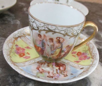 Lot de tasses et sous-tasses dépareillées...