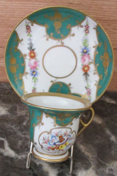 Lot de tasses et sous-tasses dépareillées...
