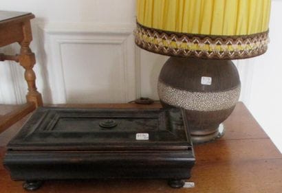 Coffret en bois et pied de lampe boule en...