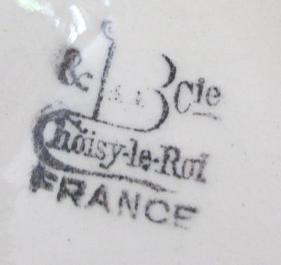CHOISY LE ROY, plat à hors d'oeuvre en faïence,...