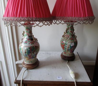 Petite lampe Canton et une assiette porcelaine...
