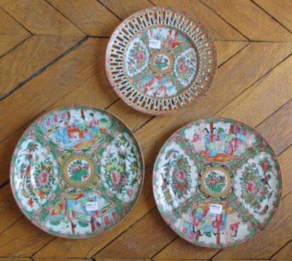 Trois assiettes Canton