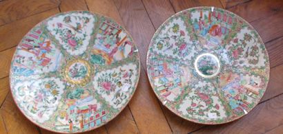 Paire de grands plats Canton et paire d'assiettes

On...