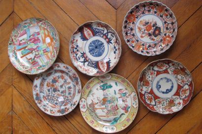 Paire de grands plats Canton et paire d'assiettes

On...