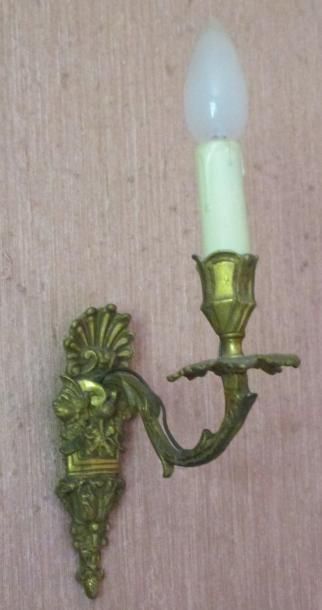 Paire d'appliques en bronze à une lumièr...