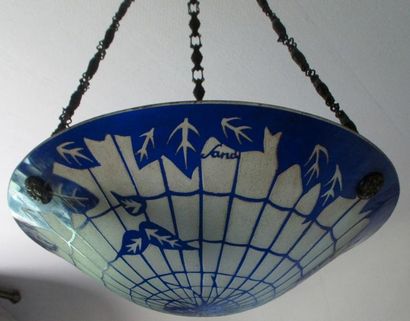 Suspension coupelle verre bleu et blanc