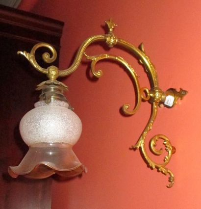 Paire d'appliques à un bras de lumière et...